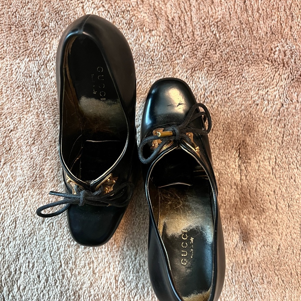 Gucci Women's Black Loafers with Gold Details